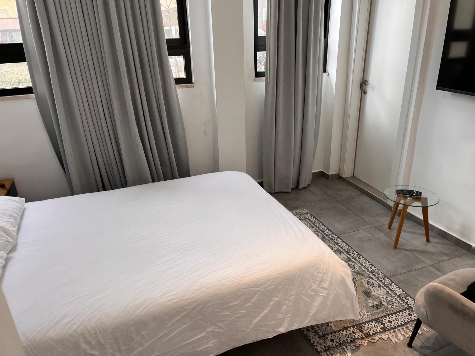 Bed and Breakfast Yona 8 Tel Awiw Pokój zdjęcie